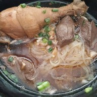 ก๋วยเตี๋ยวไก่ตุ๋น