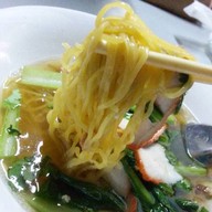 โชคดี บะหมี่เกี๊ยว (ปากซอยคลายกังวล)