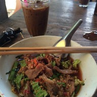 ก๋วยเตี๋ยวน้ำแดงป้านิด