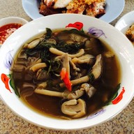 ส้มตำปูหมูยอป้าแขก