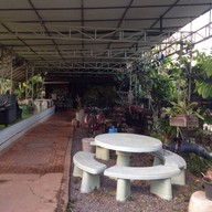 สวนอาหารกลางนา