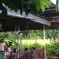 สวนอาหารกลางนา