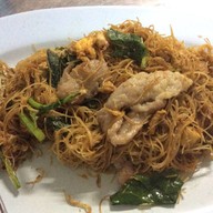 นายทักษ์ราดหน้ายอดผัก