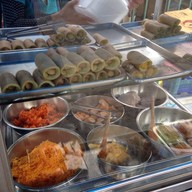 ขนมเบื้อง หน้าบริษัทไทยประกันชีวิตจำกัด