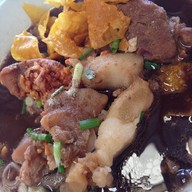 ก๋วยเตี๋ยวหนองปลิง เส้นอัญชัน