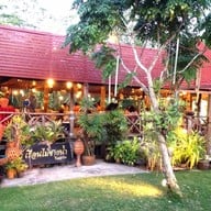 เรือนไม้ ชายน้ำ