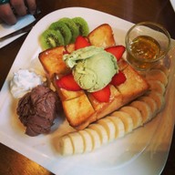 Grape Story Santorini Park