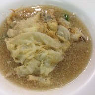 ราดหน้าเส้นใหญ่ ห่อไข่