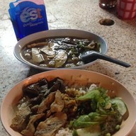 ก๋วยจั๊บ วัดโรงช้าง
