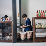 ก๋วยเตี๋ยวไก่ตุ๋น บัวทิพย์