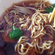 ก๋วยเตี๋ยวไก่ตุ๋น บัวทิพย์