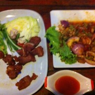 บ้านริมน้ำ