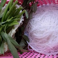 ลาบอีสาน ต้น&แต จิ้มจุ่ม อุบลฯ