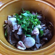 กลางไร่ ก๋วยเตี๋ยวดงมูลเหล็ก
