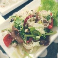 ก๋วยเตี๋ยวแม่ปู (บางขมิ้น) และ น่ากินแลนด์