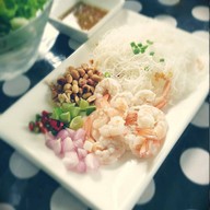 ก๋วยเตี๋ยวแม่ปู (บางขมิ้น) และ น่ากินแลนด์