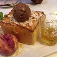 ฮันนี่โทสต์ ไอติมช็อคโกแลตกับมะม่วงเบอร์รี่ชอร์เบต