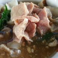 ราดหน้าหมูหมัก ตลาดอ้อมเมือง