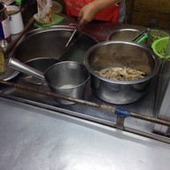 ร้านก๋วยเตี๋ยวไก่ลุงเลื่อน