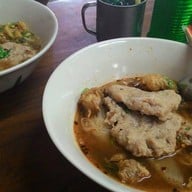 ก๋วยเตี๋ยวหมูนุ่ม โรงเรียนจันทร์หุ่นบำเพ็ญ