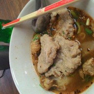 ก๋วยเตี๋ยวหมูนุ่ม โรงเรียนจันทร์หุ่นบำเพ็ญ