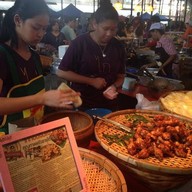 ไก่ทอดจิ้มแจ่ว ตลาดน้ำขวัญเรียม