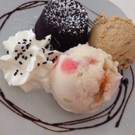 Janie Scoop นิมมาน