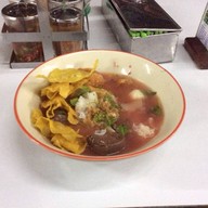 กินเตี๋ยวเจ๊นิล