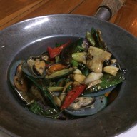 บ้านน้ำล้อม