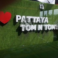 TOM N TOMS COFFEE Tune Hotel