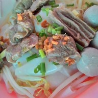 ทรงกิจ ก๋วยเตี๋ยวลูกชิ้นน้ำใส (เบตง) ปากซอยหทัยราษฎร์ 8