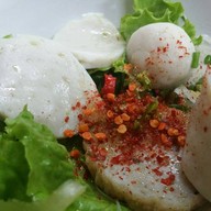 ซูมลูกชิ้น  ชามนี้ยำเอง  หยอดกระปุกได้ 5 บาท 😃😃
