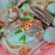 ทรงกิจ ก๋วยเตี๋ยวลูกชิ้นน้ำใส (เบตง) ปากซอยหทัยราษฎร์ 8