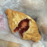 กะหรี่ปั๊บคุณเจี๊ยบ ตรงข้ามธนาคาร UOB ข้ามทางรถไฟ ( ร้านที่ 2 )