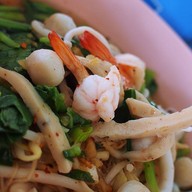ก๋วยเตี๋ยวดู๋ดี๋สามรส ข้างสหกรณ์ออมทรัพย์ครู
