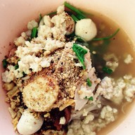 ก๋วยเตี๋ยวหมูต้มยำขลุกขลิก