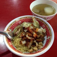 นายหนวดบะหมี่เกี๊ยวหมูแดง