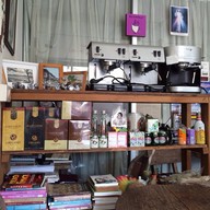 โอเพ่นแอนด์โคลสคาเฟ่