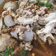ร้านชามใหญ่ก๋วยเตี๋ยวหมู