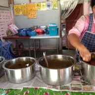 พี่จีข้าวราดแกง