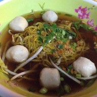 ก๋วยเตี๋ยวโฮเด้ง เลาขวัญ หน้า รพ.เลาขวัญ
