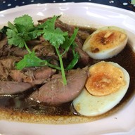 ขาหมูโชคทวี