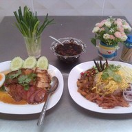 สุขเกษม ข้าวหมูแดงหมูกรอบ
