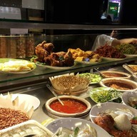 Mak Tom's Nasi Lemak