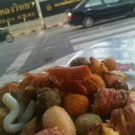 ร้านพี่เลี่ยง ลูกชิ้นปิ้งหน้าแสงทอง