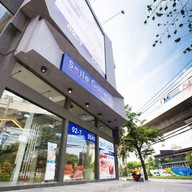 Smile gallery dental clinic อุดมสุข