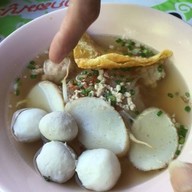ร้านก๊วยเตี๋ยวลูกชิ้นปลาจารุณี