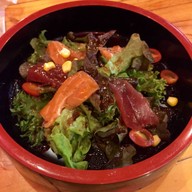 สลัดปลาดิบ