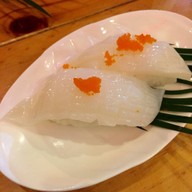 ข้าวปั้นหน้าปลาหมึกกล้วย + ไข่กุ้ง (ไม่อร่อยเลย)