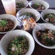 ก๋วยเตี๋ยวเรือตายม-รสเยี่ยม